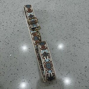 Woman’s Tan White Boho Floral Pattern Adjustable Guitar Strap